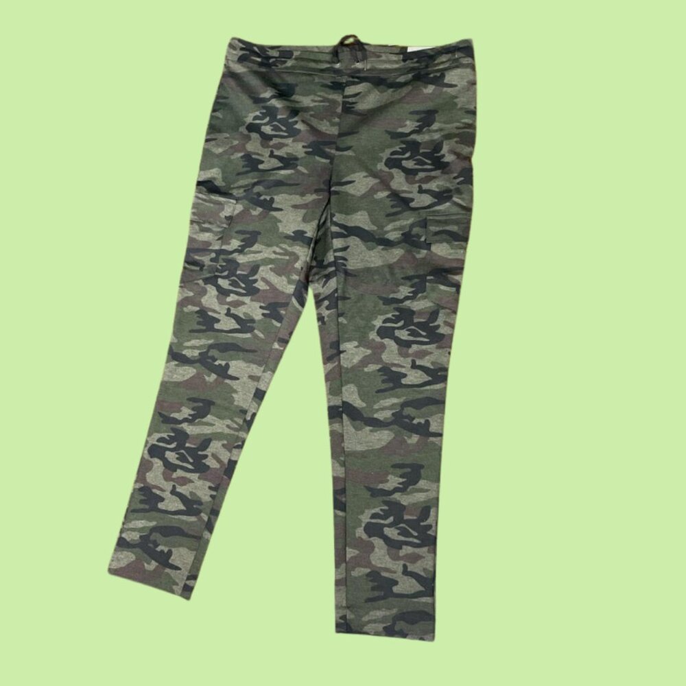 NWT XL Women’s Green Camo Skinny Leggings with Pockets 💚🖤